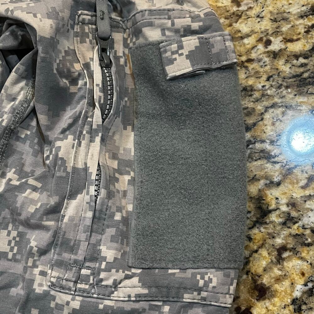U.S. Army Massif Combat Shirt ACU Digital Camo Men’s M Zipper Pockets - Picture 4 of 8